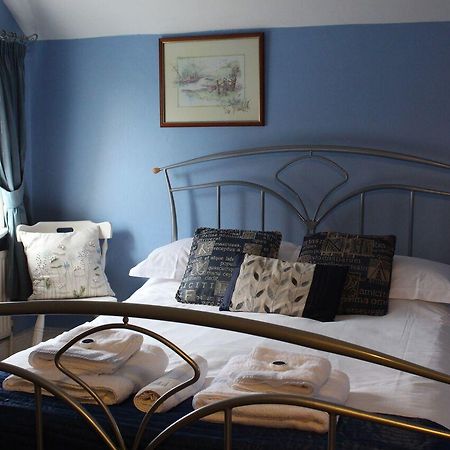 The Three Horseshoes Hotel Alton  Buitenkant foto