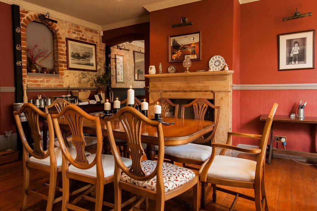 The Three Horseshoes Hotel Alton  Buitenkant foto