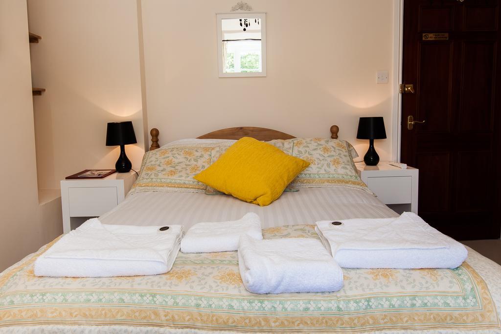 The Three Horseshoes Hotel Alton  Buitenkant foto