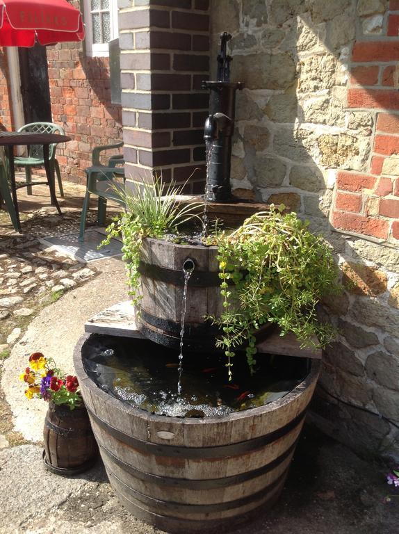 The Three Horseshoes Hotel Alton  Buitenkant foto