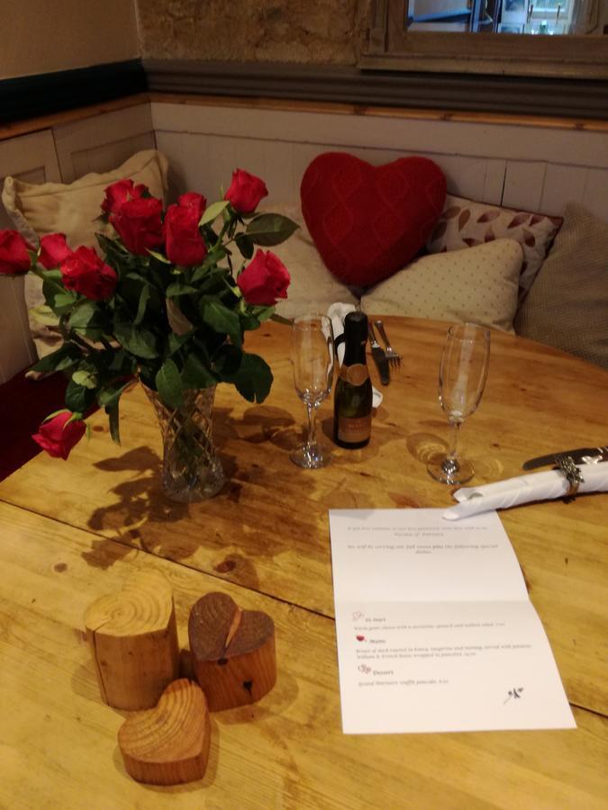 The Three Horseshoes Hotel Alton  Buitenkant foto